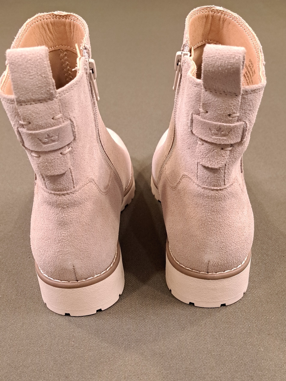 Crown Vintage Taylen Bootie - Color: Dove - Size: Women 9 - Picture 5 of 11